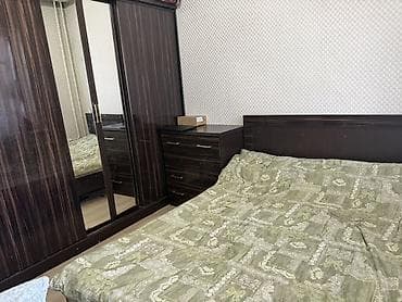 продаю спальный гарнитур: Спальный гарнитур б/у в темном древесном цвете (венге/темный орех) — — 1