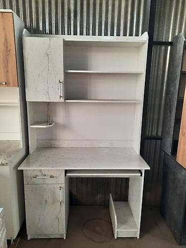 Компьютерный стол, С полками — 6