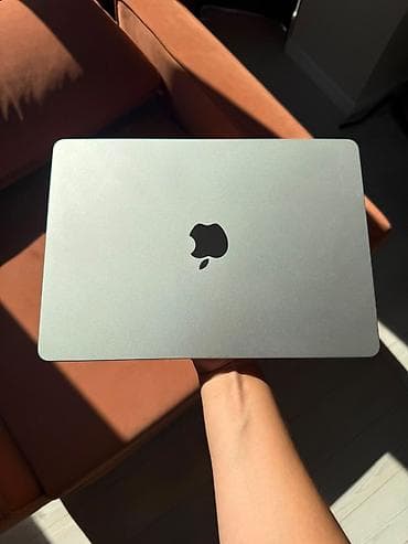 MacBook Air 13" (M2, 2022) - Процессор: Apple M2 - Накопитель: SSD — 2
