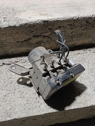 3000: Блок ABS Toyota 2002 г., Б/у, Оригинал, Япония — 2