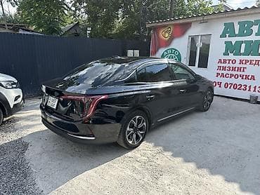 byd e2 2019: Кожаный салон автомобиля с двухцветной отделкой (коричневый/черный) и — 4