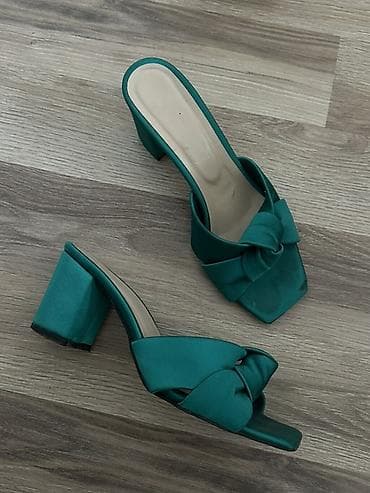 Босоножки, сандалии, шлепанцы: Зелёные женские мюли на среднем каблуке - Тип: мюли/шлёпки на каблуке — 2