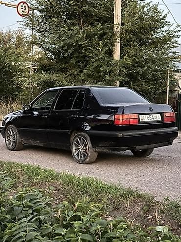 Volkswagen Vento: 1993 г., 1.8 л, Механика, Бензин, Седан at lalafo.kg Volkswagen Vento: 1993 г., 1.8 л, Механика, Бензин, Седан