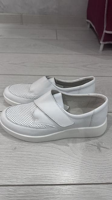 открытый: Белые кожаные женские туфли/сабо с перфорацией и на липучке — 2