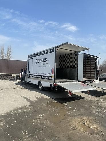 Фургон-борт с гидролифтом для перевозок Описание: - Изотермический