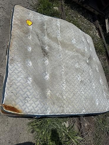 Матрастар: Двуспальный пружинный матрас классической конструкции. Особенности: - — 2