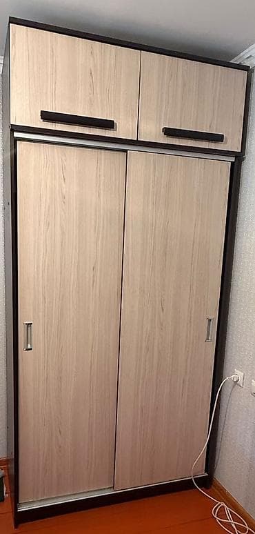 Продам кровать шкаф купе дамский столик с зеркалом за всё 5000