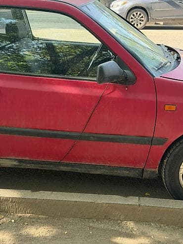 Volkswagen Golf: 1992 г., 1.8 л, Механика, Бензин, Хэтчбэк — 2