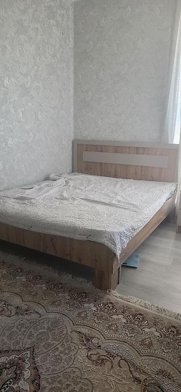 бескаркасный мебель: Двуспальная кровать отдам даром самовывоз — 1