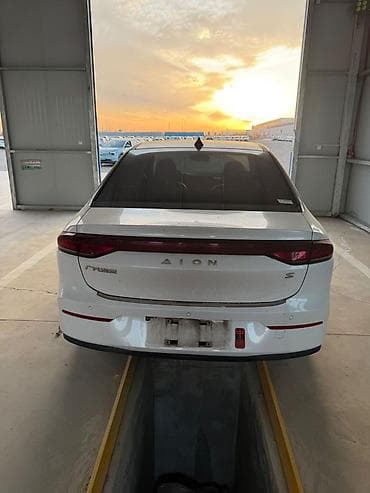 windom 20: Aion S — электрический седан Кузов и дизайн: - Белый цвет — 3