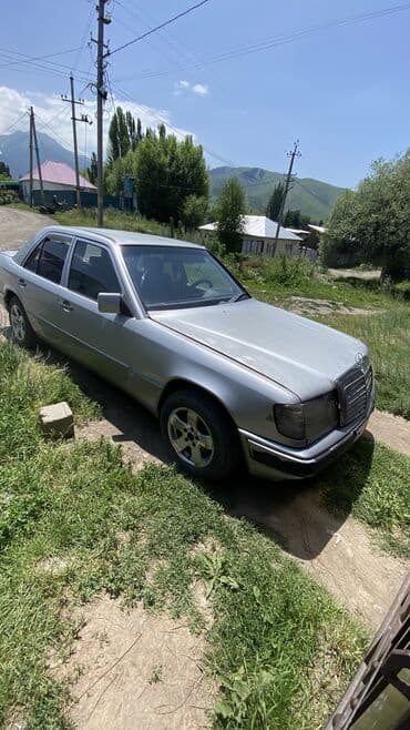 набор ключей для автомобиля в чемодане: Mercedes-Benz W124: 1991 г., Седан — 2