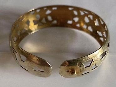 honor bend: Серебряный браслет с позолотой с ажурным орнаментом. В центре браслета — 4