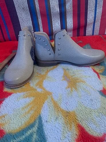 Women's Sneakers and athletic shoes: Продаю ботинки женские. Размер 39. Кожаные, цвет бежевый. Привозили из — 3