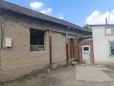 саманный дом: Дом из самана/кирпича с хозяйственными постройками и дворо - — 1
