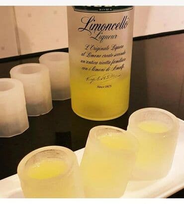 пластиковые стаканы с крышкой: Силиконовые формы, для создания красивых рюмок или стаканов. Объем — 7