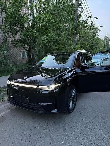 Электрический кроссовер LEAPMOTOR C16(черный), полноразмерный