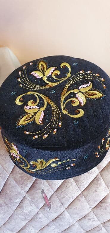 Тюбетейка мужская
 ручная работа
 57 размер
Чёрная
4000сом