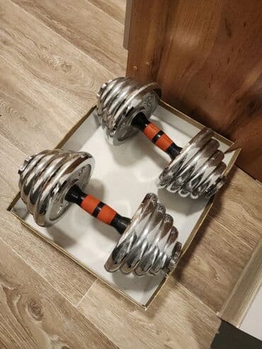 настольные теннисные ракетки: Пара хромированных гантелей рифленой формы с черными рукоятками и — 1