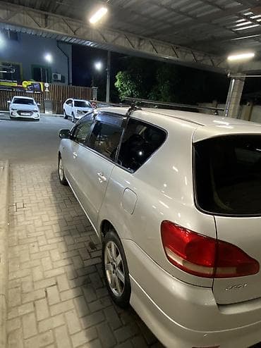 Toyota Ipsum: 2003 г., 2.4 л, Автомат, Бензин, Вэн/Минивэн — 7