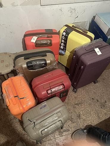 black mamba: Чемодан, Новый, Материал: Пластик, Маленький (до 40 л), На колесах — 1