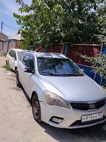 Kia Ceed: 2010 г., 1.6 л, Автомат, Бензин, Универсал — 1