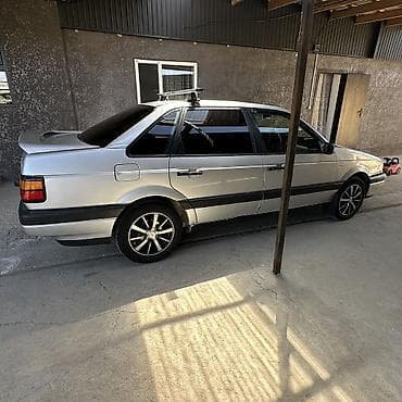 Volkswagen Passat: 1989 г., Седан