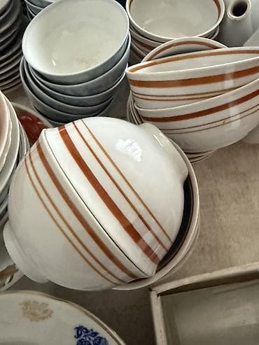 жареные мороженое: Набор столовой посуды из фарфора Состав и дизайн: - Глубокие — 1