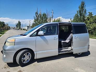 atego 818: Toyota Voxy: 2003 г., 2 л, Автомат, Бензин, Минивэн — 5
