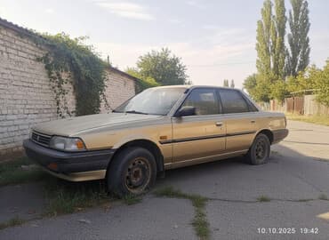 срочно продам авто в связи с переездом: Toyota Camry: 1987 г., Механика, Седан — 1