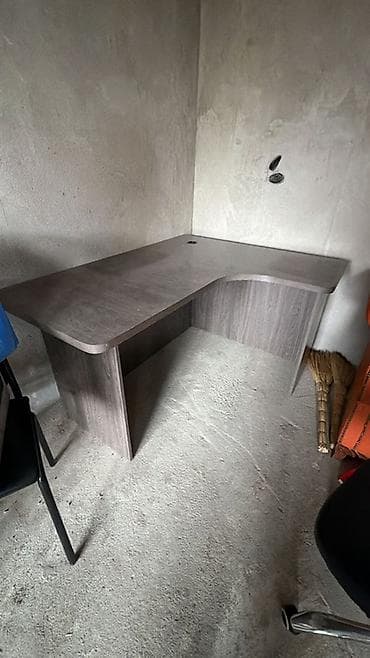 Кухонные принадлежности: Угловой офисный стол с тумбой - Материал: ЛДСП с текстурой под — 1