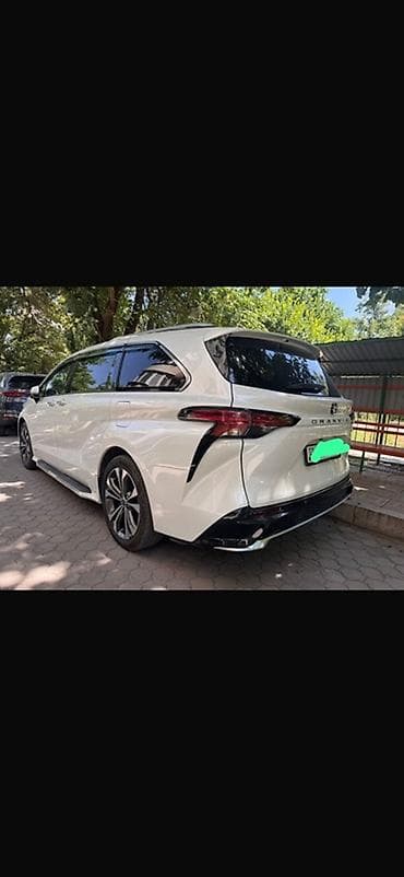 Toyota Granvia: 2024 г., 2 л, Автомат, Гибрид, Минивэн — 6