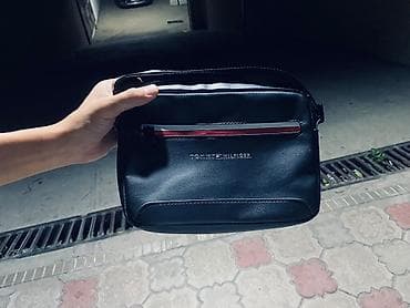 Личные вещи: Сумка через плечо Tommy Hilfiger - Компактная мужская/унисекс — 1
