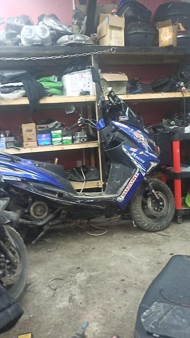 скутер скутер: Скутер/мопед с тюнингом задней части. ГГц года 20254 Особенности и — 1