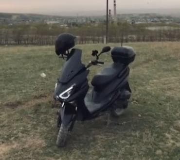 скутер yamaxa: Макси-скутер 150 куб. см, Бензин — 1