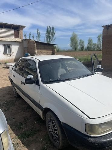 салон машины: Volkswagen Passat: 1988 г., 1.8 л, Механика, Бензин, Седан — 7