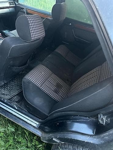 Транспорт: Mercedes-Benz E-Class: 1993 г., 0.3 - engine capacity л, Автомат, Дизель — 4