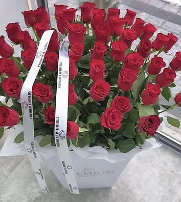 цветы лотоса купить: Букет из красных роз в фирменной коробке Premium Flowers. Своя цена — 2