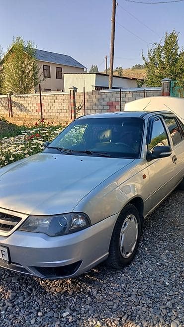 Унаа сатуу: Daewoo Nexia: 2009 г., 1.5 л, Кол менен иштөөчү, Бензин, Седан — 2