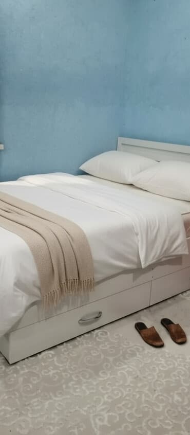 двуспальная кровать: Спальный 2.50 /2 см жаны бойдон матрас таза жыртылган сынган жери — 2