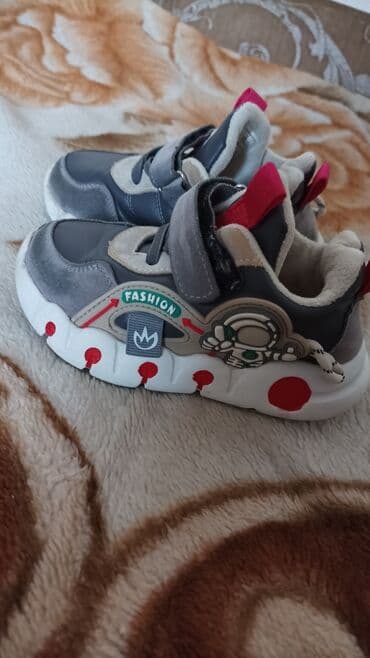 Продам детские кросовки. Состояние отличное. Размер-26 Находится в at lalafo.kg Продам детские кросовки. Состояние отличное. Размер-26 Находится в