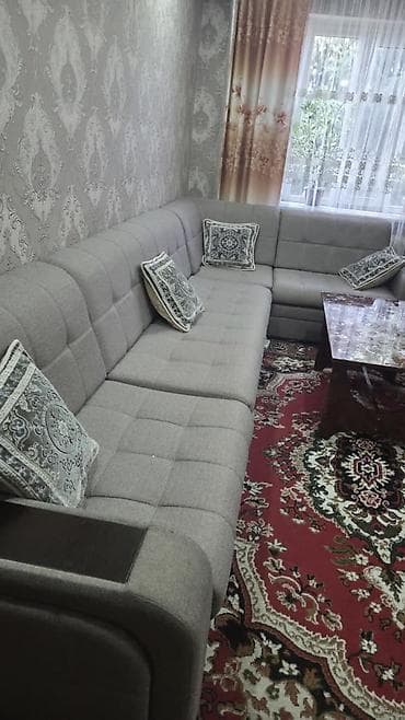 Угловой диван, C подушками