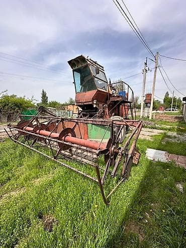 камбайн риса уборишни: Продаётся комбайн для уборки люцерны. Все заводское, включая жатку — 7