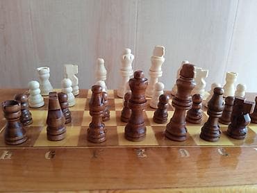 Нарды: Шахматы маленькие ( 1300 сом), шахматы средние — 9