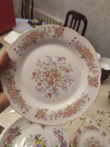 чистка ковер: Пловницы 10 шт-2500 сом!
тарелки 11 шт 1100! — 6