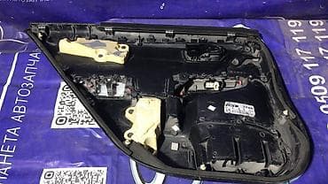 prius plus: Дверная карта Toyota 2011 г., Б/у, Оригинал — 2