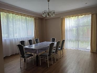 первой: Продается двухэтажный коттедж площадью 197 кв. м. вместе с участком — 8