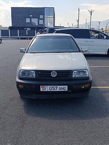 Унаа сатуу: Volkswagen Vento: 1994 г., Кол менен иштөөчү, Седан — 1