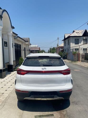 на руках только тех паспорт: Белый кроссовер с современным дизайном, оснащенный широкими колесными — 7