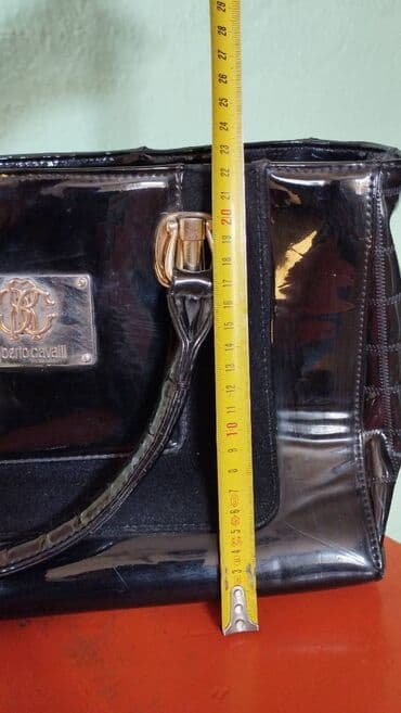 бу чехол: 100 сом. Сумка б/у, в хорошем состоянии. Не работает наружный замок — 4