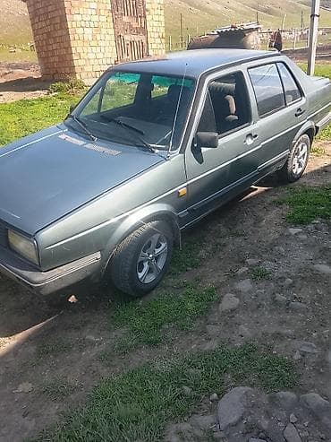 mersedes r18: Volkswagen Jetta: 1987 г., Седан — 3